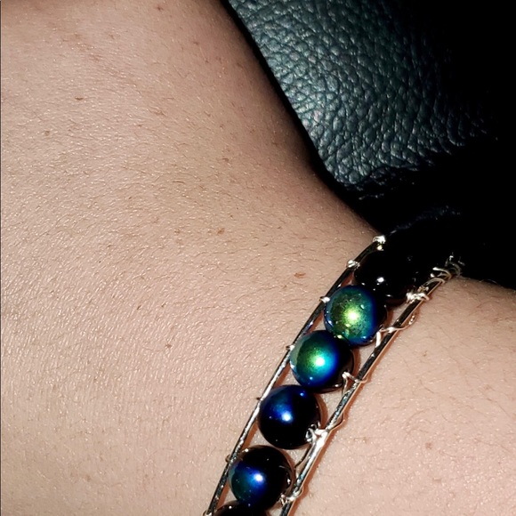 Handmade Channel set Beaded Bracelet & Earrings - Picture 6 of 6